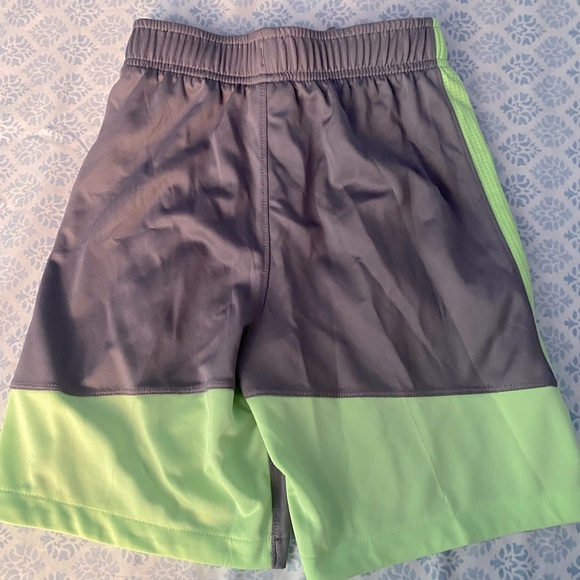 Kids Nike Dri-Fit Grey/Lime Drawstring Shorts, Size S - Picture 2 of 4